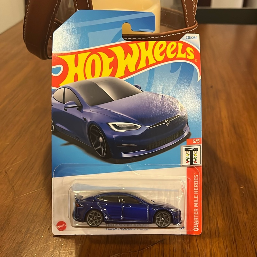 Hot Wheels Tesla Model S Plaid toy car new 1/64 Mattel blue